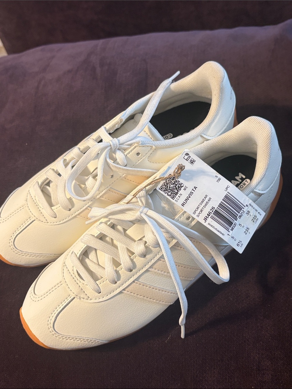 Adidas NWT Women’s RunVista Runner Sneakers with Cloudfoam sole Size 6 and 1/2